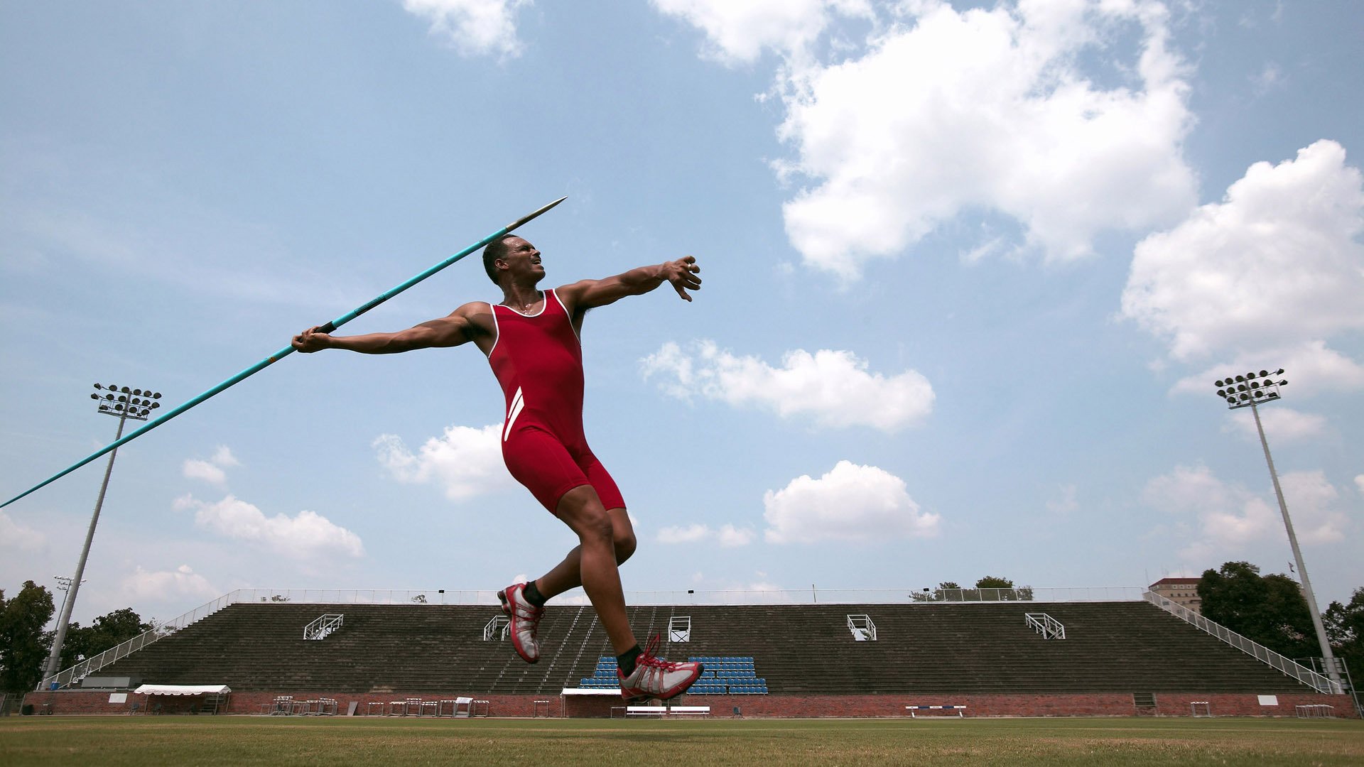 乐鱼体育下载入口-五大联赛是否广泛使用战术地图复盘跑位密度，五大联赛场地大小